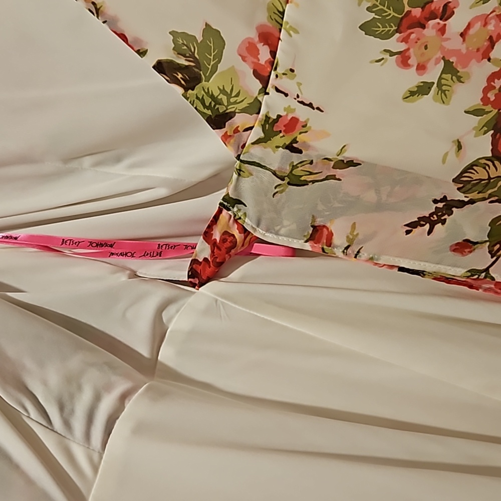 Betsy Johnson floral wrap dress - Picture 3 of 4
